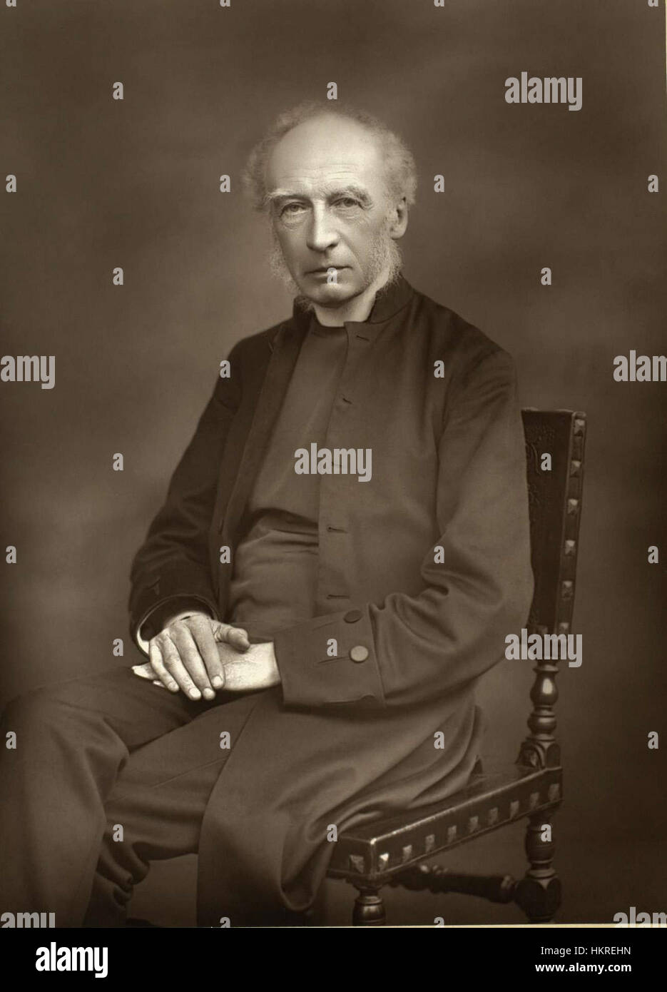 Questo ritratto di Charles Ellicott, catturato da Herbert R. Barraud, è un raffinato esempio di ritrattistica del XIX secolo, che mostra la postura dignitosa del soggetto e le raffinate caratteristiche facciali in uno stile classico. Foto Stock