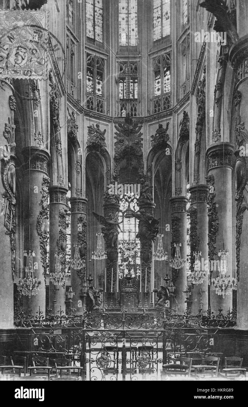 Questo dipinto di *Choeur Saint Vincent* a Rouen ritrae l'architettura gotica e l'atmosfera sacra della cattedrale francese. L'opera si concentra sul design ornato e sul significato storico dello spazio religioso. Foto Stock