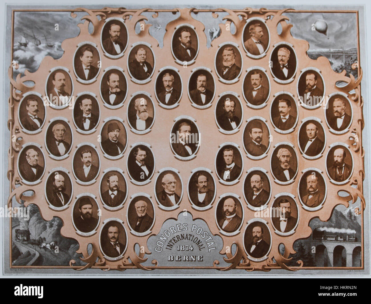 Questa opera d'arte del Congresso postale internazionale del 1874 descrive la storia delle poste e il significato della cooperazione postale internazionale, riflettendo gli sforzi di comunicazione globale dell'epoca. Foto Stock