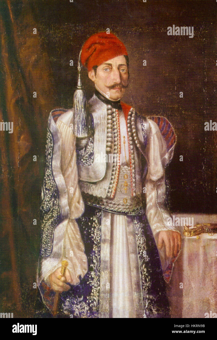 *Albanez* di Constantin Lecca è un dipinto che riflette l'influenza dell'arte rumena del XIX secolo. Il pezzo esplora temi dell'identità culturale e dell'espressione personale, con un soggetto in tradizionale abbigliamento rumeno. Foto Stock