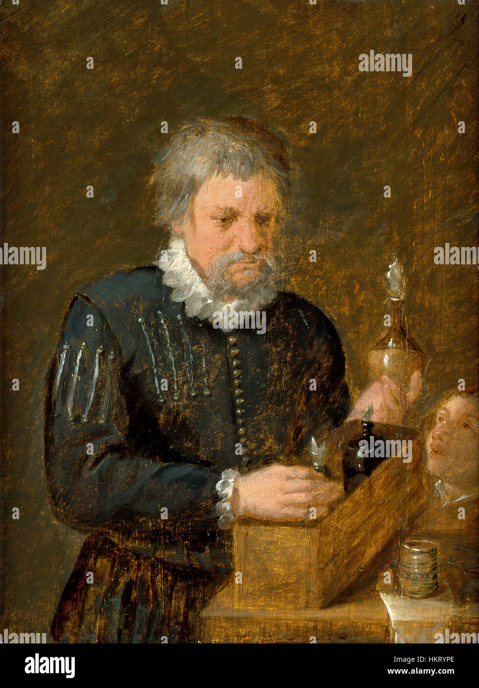 "Der Apotheker" è un dipinto olandese del XVII secolo che mostra un farmacista nel suo negozio. Il pezzo è notevole per la sua rappresentazione realistica della vita e del commercio del XVII secolo, dimostrando l'abilità dell'artista nel catturare le scene di tutti i giorni. Foto Stock