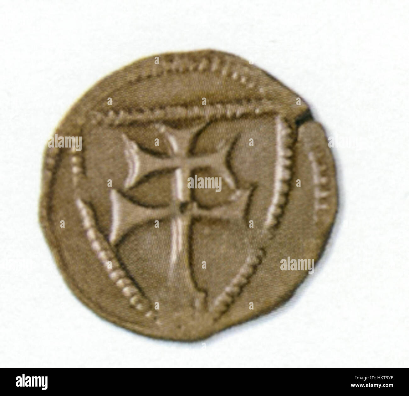 Questa moneta storica di Andrea III presenta una doppia croce sul retro. La moneta è un artefatto chiave del tardo medioevo, che riflette il simbolismo e le tecniche di coniazione utilizzate durante il regno di Andrea III in Ungheria. Foto Stock