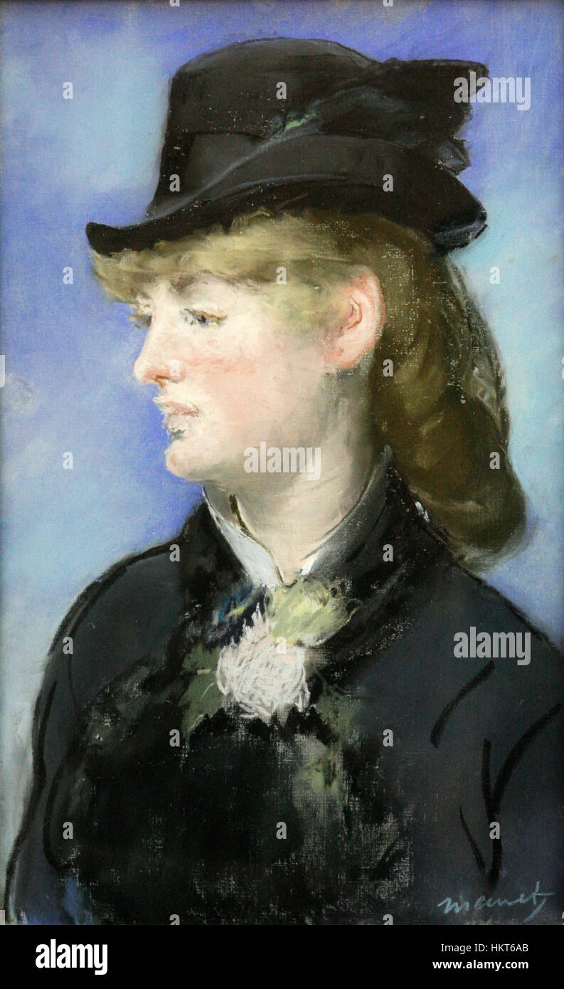 Questo studio di Edouard Manet cattura una barista nel famoso caffè parigino, le Bar des Folies Bergère. Conosciuto per il suo stile modernista, il dipinto esplora l'interazione tra il soggetto e lo spettatore, utilizzando pennellate audaci e uno specchio riflettente che aggiunge profondità alla scena. Foto Stock