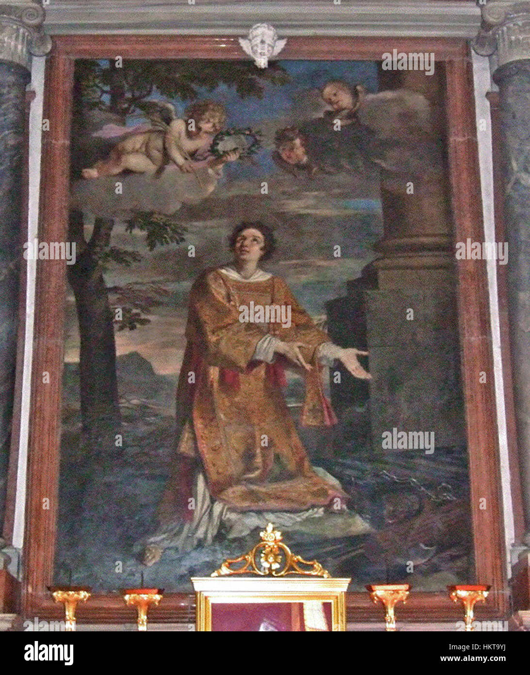 Questo dipinto di *Emilio Taruffi* raffigura *San Lorenzo* nella *Basilica Santa Maria in Porto*, situata a *Ravenna*, Italia. L'opera raffigura la bellezza architettonica della basilica con particolare attenzione al significato storico e religioso dell'edificio nella regione. Foto Stock