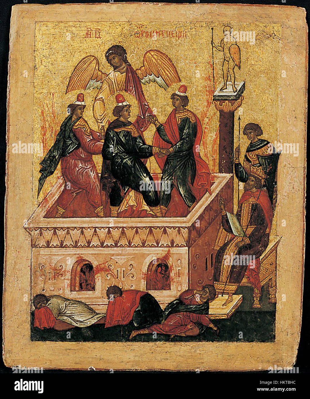 Questa opera d'arte, della Scuola di Novgorod, raffigura la scena biblica di quattro uomini nella fornace ardente, facendo riferimento al Libro di Daniele. Il dipinto cattura l'intenso momento di protezione divina, poiché gli uomini sono illesi dalle fiamme. Questo pezzo è caratteristico dell'arte religiosa ortodossa orientale dal XIV al XV secolo. Foto Stock