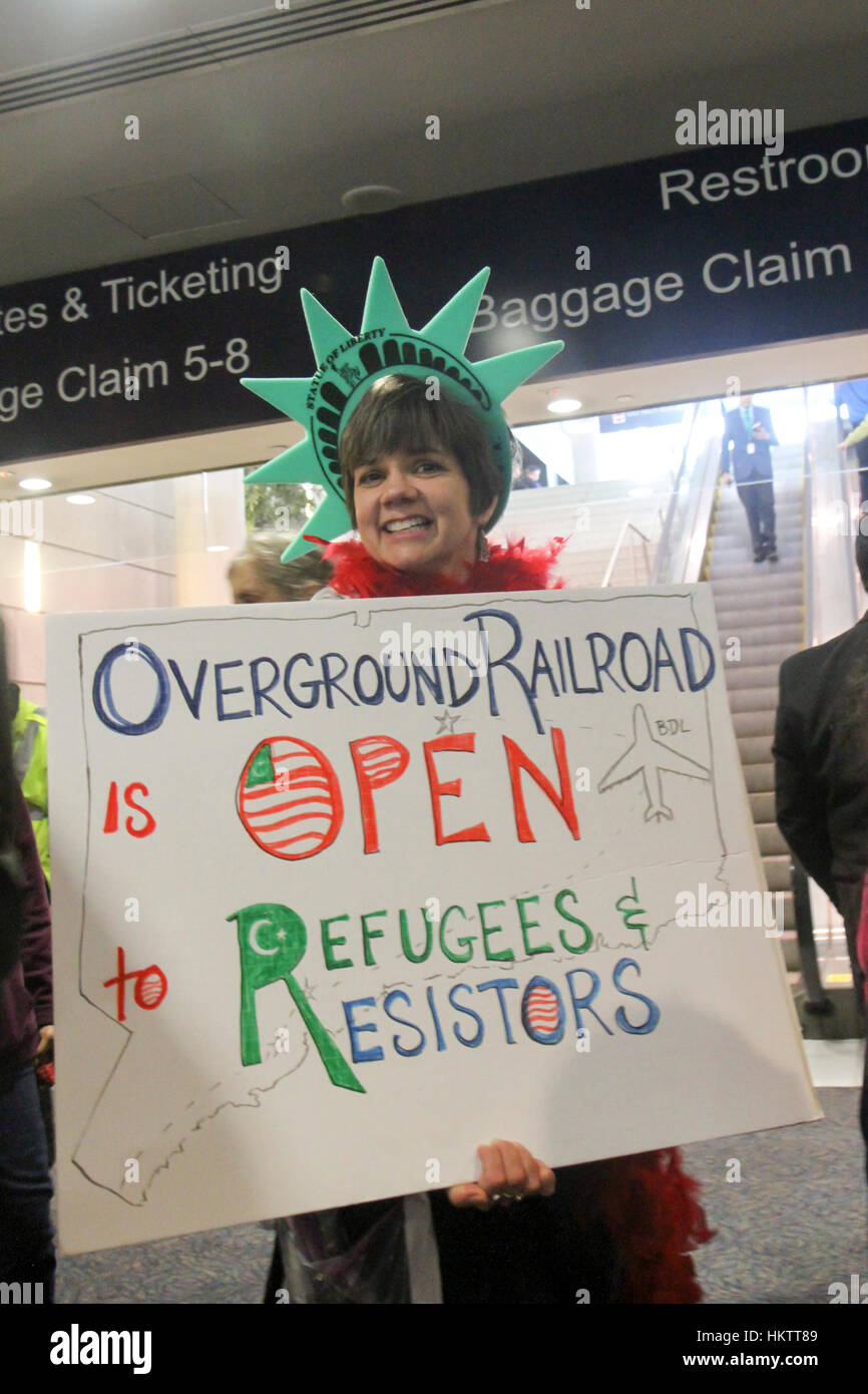 Windsor locks, Stati Uniti d'America. Il 29 gennaio, 2017. protesta contro il presidente Donald Trump's ordine esecutivo di vietare gli immigrati provenienti da sette a maggioranza islamica i paesi del Medio Oriente. Credito: Susan pease/alamy live news Foto Stock