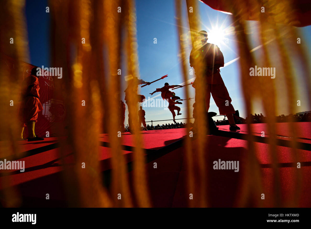 Napoli, Italia. 29 gen, 2017. Artisti eseguono il cinese Kongfu, durante il nuovo anno lunare cinese performance a Napoli, Italia. Credito: Jin Yu/Xinhua/Alamy Live News Foto Stock