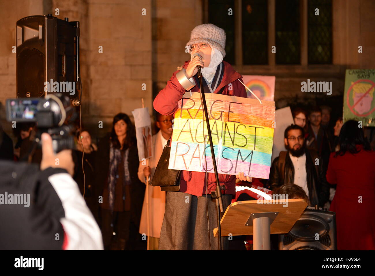 Cambridge, Regno Unito. 30 gen, 2017. I manifestanti in Cambridge, Inghilterra, dimostrando contro Donald Trump's 'Mdivieto uslim' - 30 gennaio 2017 Credit: Oliver Kealey/Alamy Live News Foto Stock