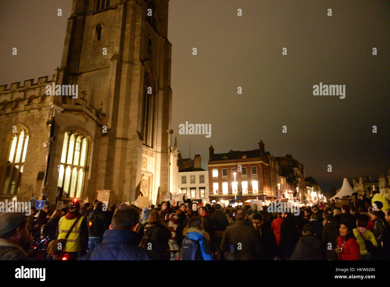 Cambridge, Regno Unito. 30 gen, 2017. I manifestanti in Cambridge, Inghilterra, dimostrando contro Donald Trump's 'Mdivieto uslim' - 30 gennaio 2017 Credit: Oliver Kealey/Alamy Live News Foto Stock