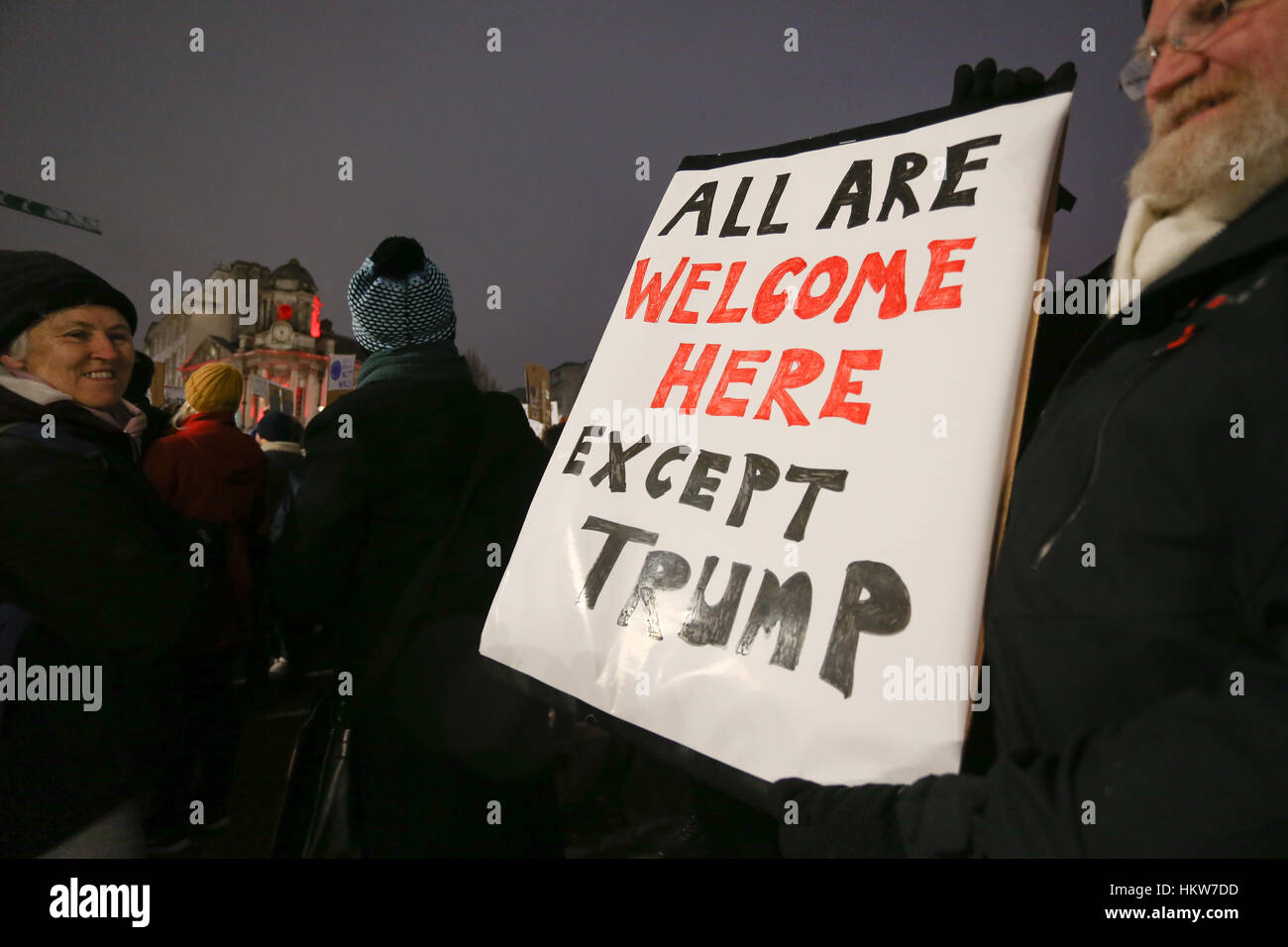 Persone che protestano contro la Donald Trump a Birmingham Regno Unito 2017 Foto Stock