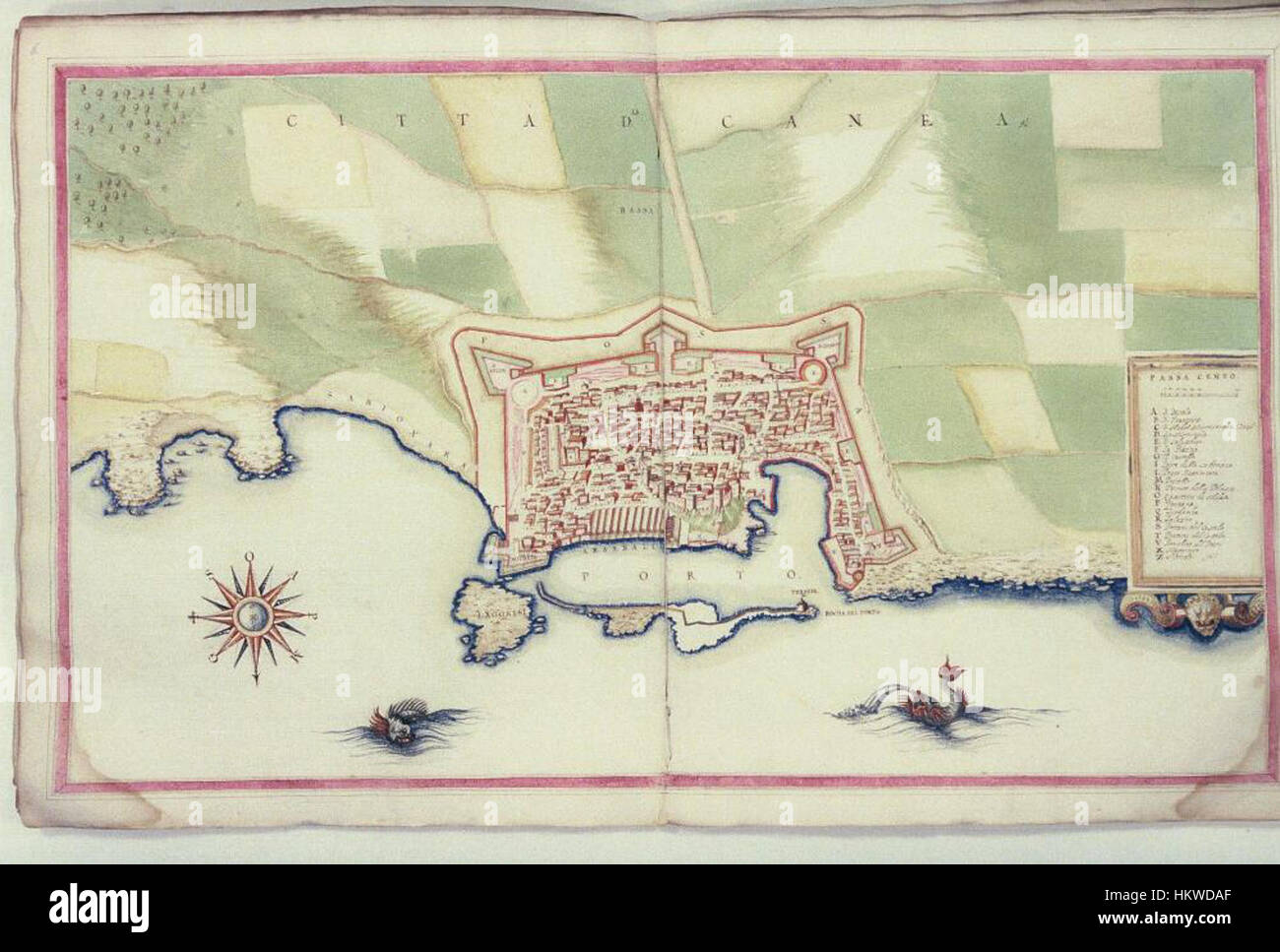Una sezione dettagliata di una vecchia mappa di Creta ospitata nelle biblioteche Bodleiane, che mostra la città de Canea, un'importante città storica della regione. Foto Stock