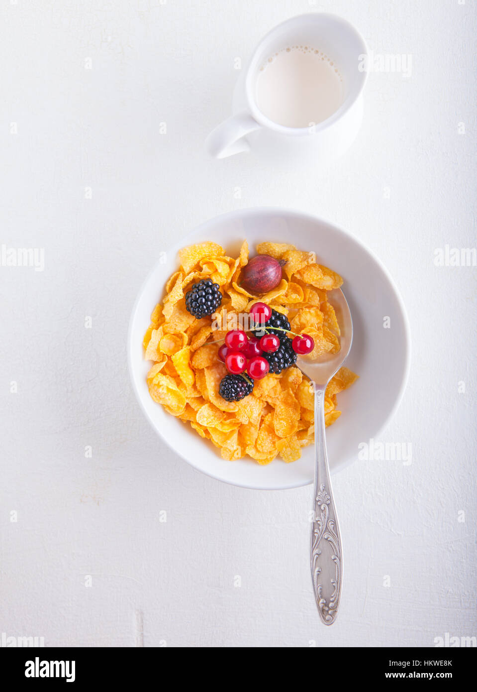 Corn Flakes con frutti di bosco Foto Stock