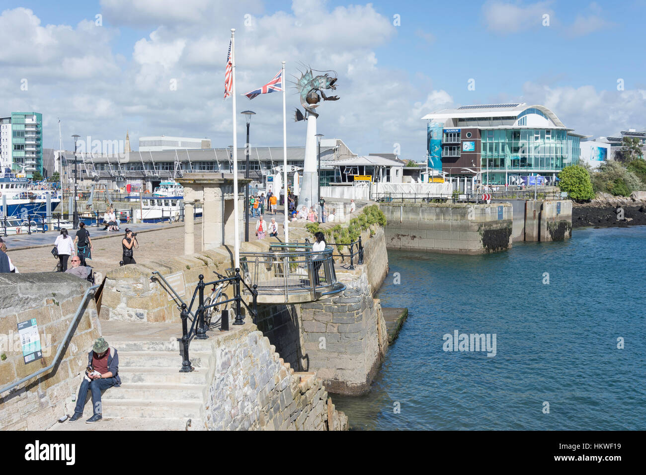 Mayflower Steps e National Marine Aquarium, Barbican, Plymouth Devon, Inghilterra, Regno Unito Foto Stock