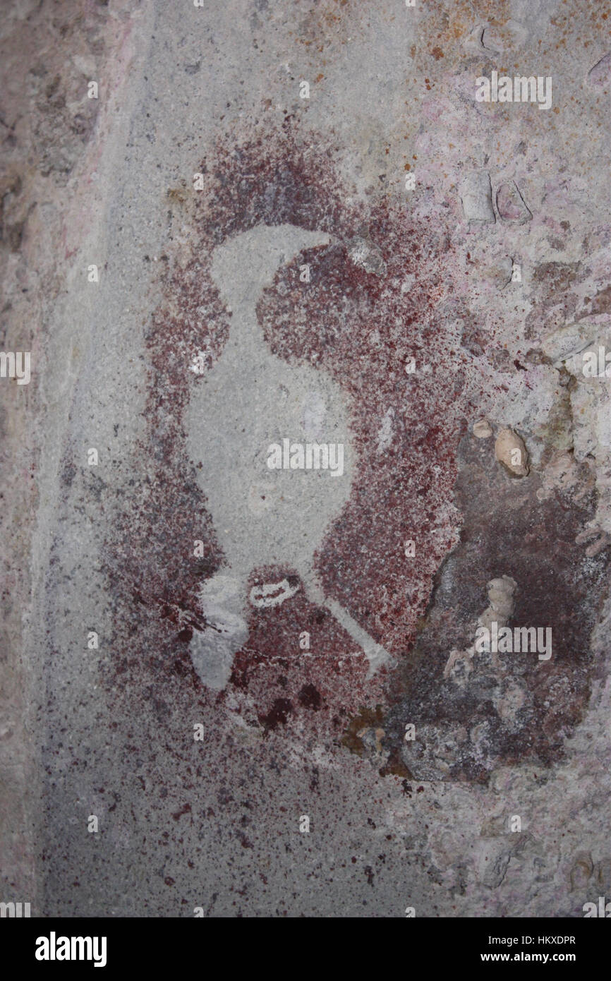 *Bird Stencil 1* è una rappresentazione artistica di uccelli, creata utilizzando tecniche di stencil art. Questo pezzo dimostra la creatività dell'artista nel catturare l'essenza del volo e del movimento attraverso un design minimalista ma sorprendente. Foto Stock