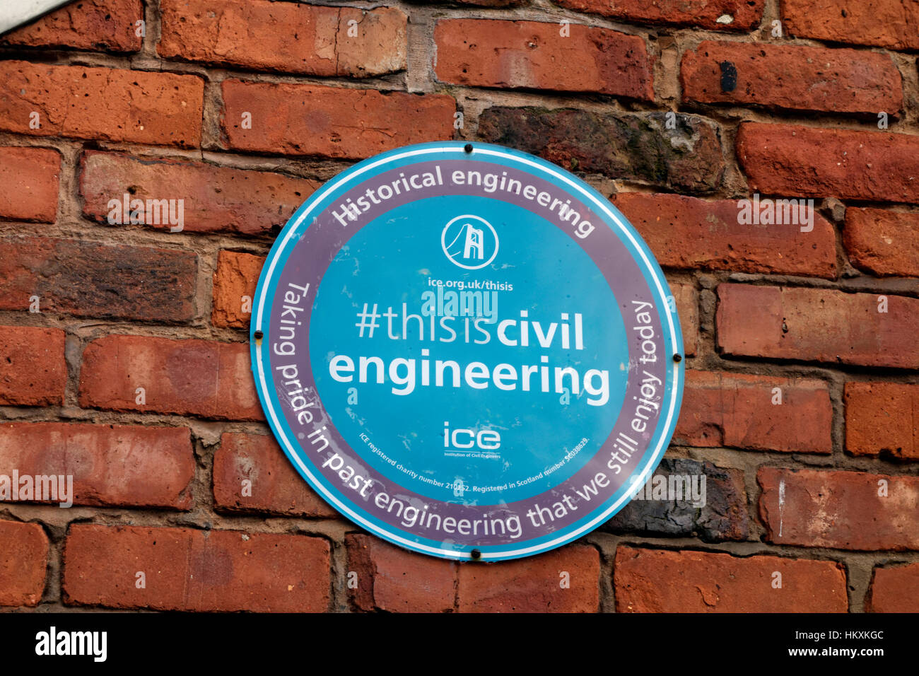 Segno per il restauro storico engineering opera sul ponte sul canale di Ashton, Ancoats, Manchester. Foto Stock