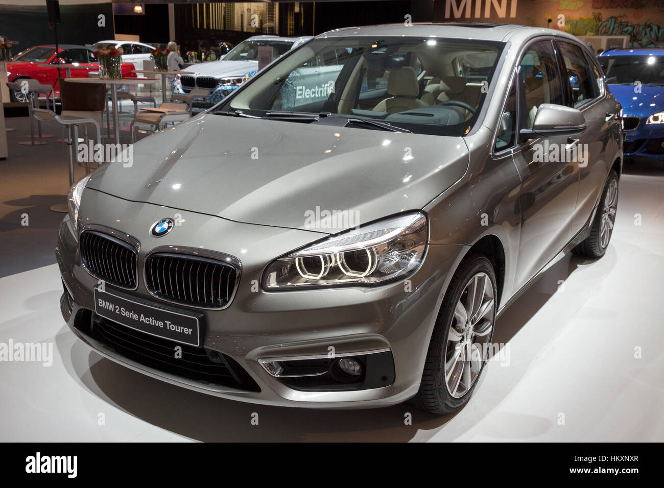 AMSTERDAM - 16 Aprile 2015: BMW 2 Series Active Tourer sul display all'Amsterdam AutoRAI Motor Show. Foto Stock