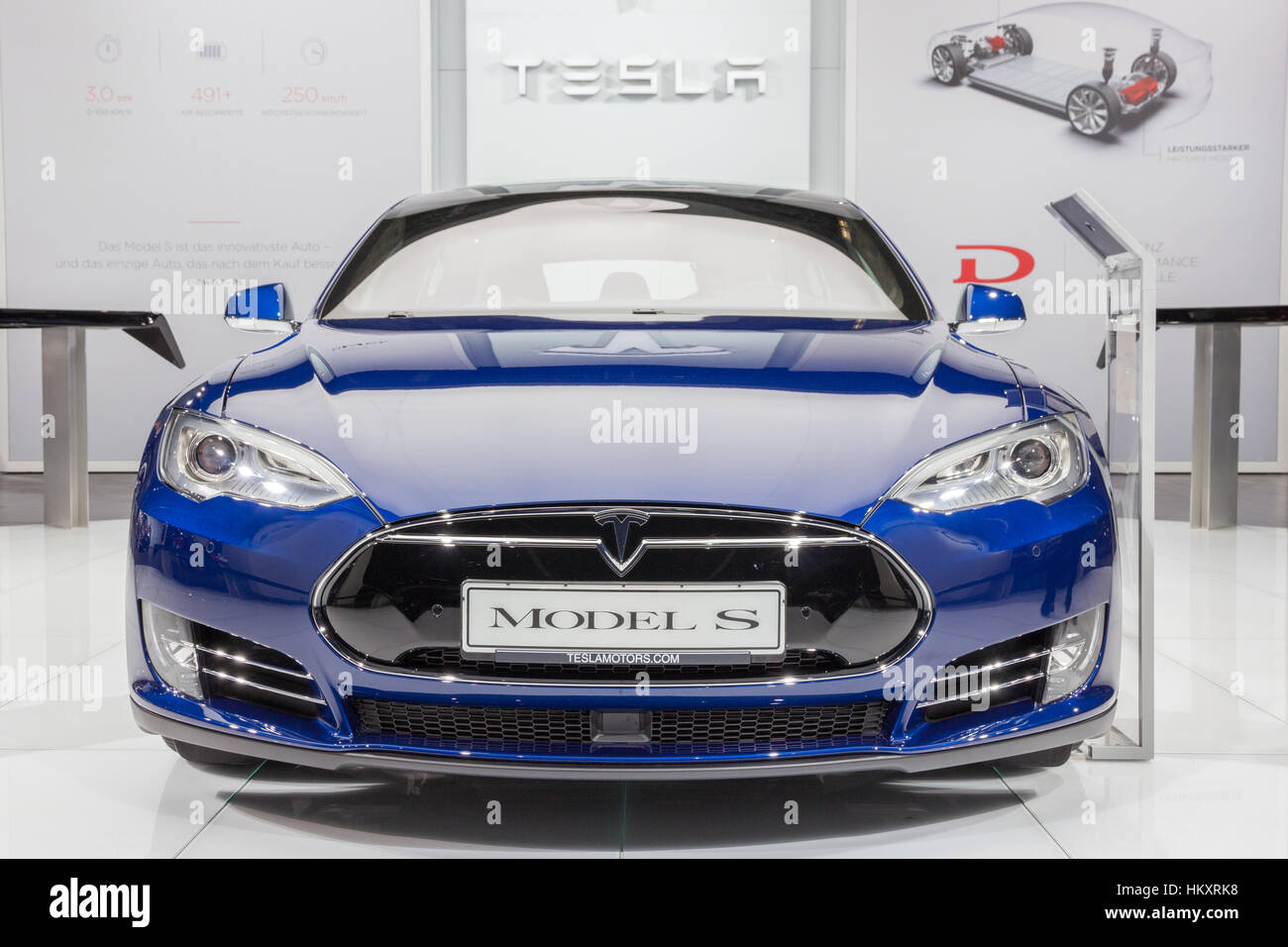 Francoforte, Germania - 16 SET 2015: il debutto europeo della Tesla Model S P90D in corrispondenza della IAA 2015. Foto Stock