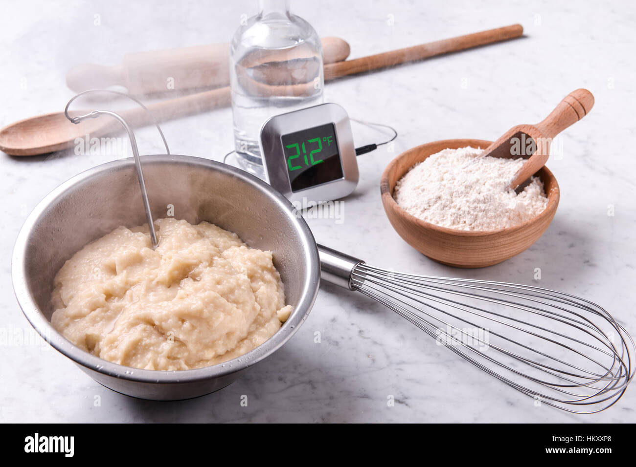 Acqua Roux Tangzhong tecnica da forno con acqua calda a 212° F Foto Stock