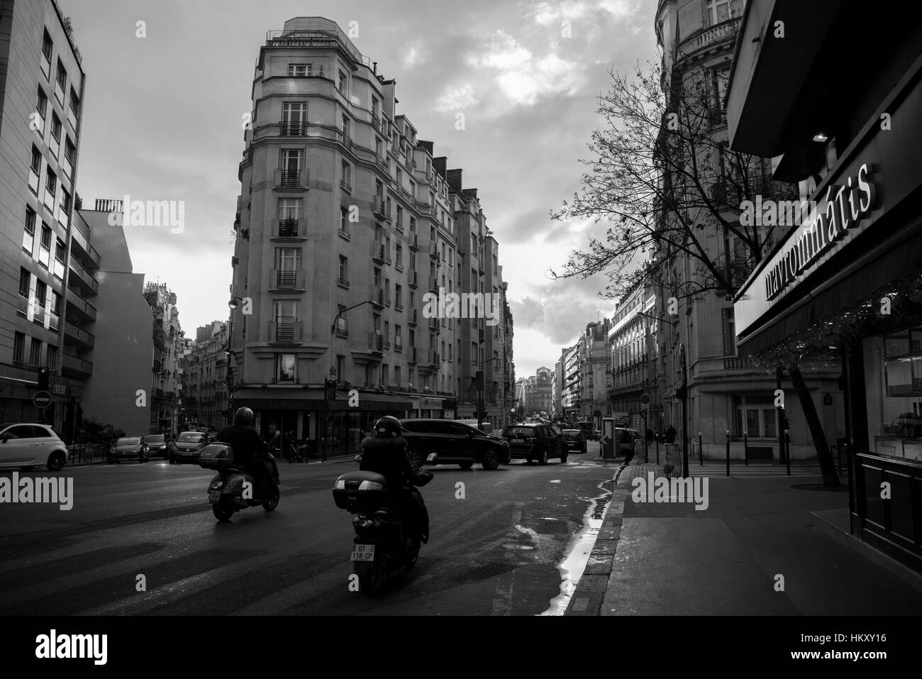 Foto in bianco e nero delle strade parigine Foto Stock