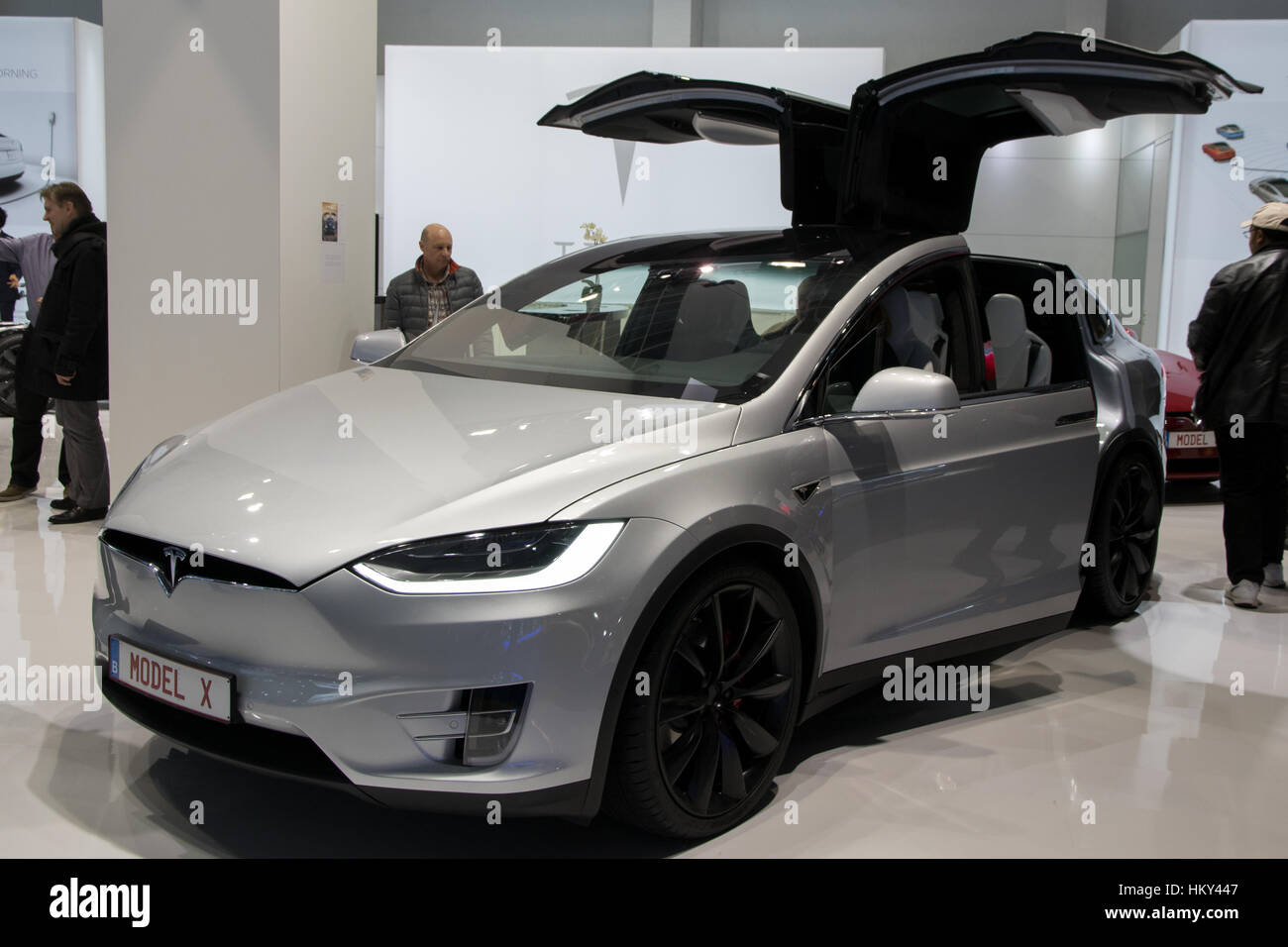 Bruxelles - Jan 19, 2017: Tesla Model X sul display al Motor Show di Bruxelles. Foto Stock