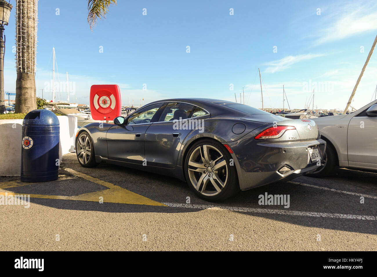 Fisker Karma ibrida elettrico auto parcheggiate in Puerto Banus, Marbella. Foto Stock