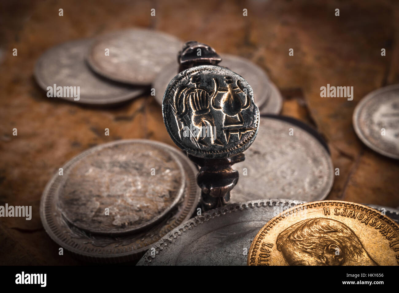 Medievale anello in argento Foto stock - Alamy