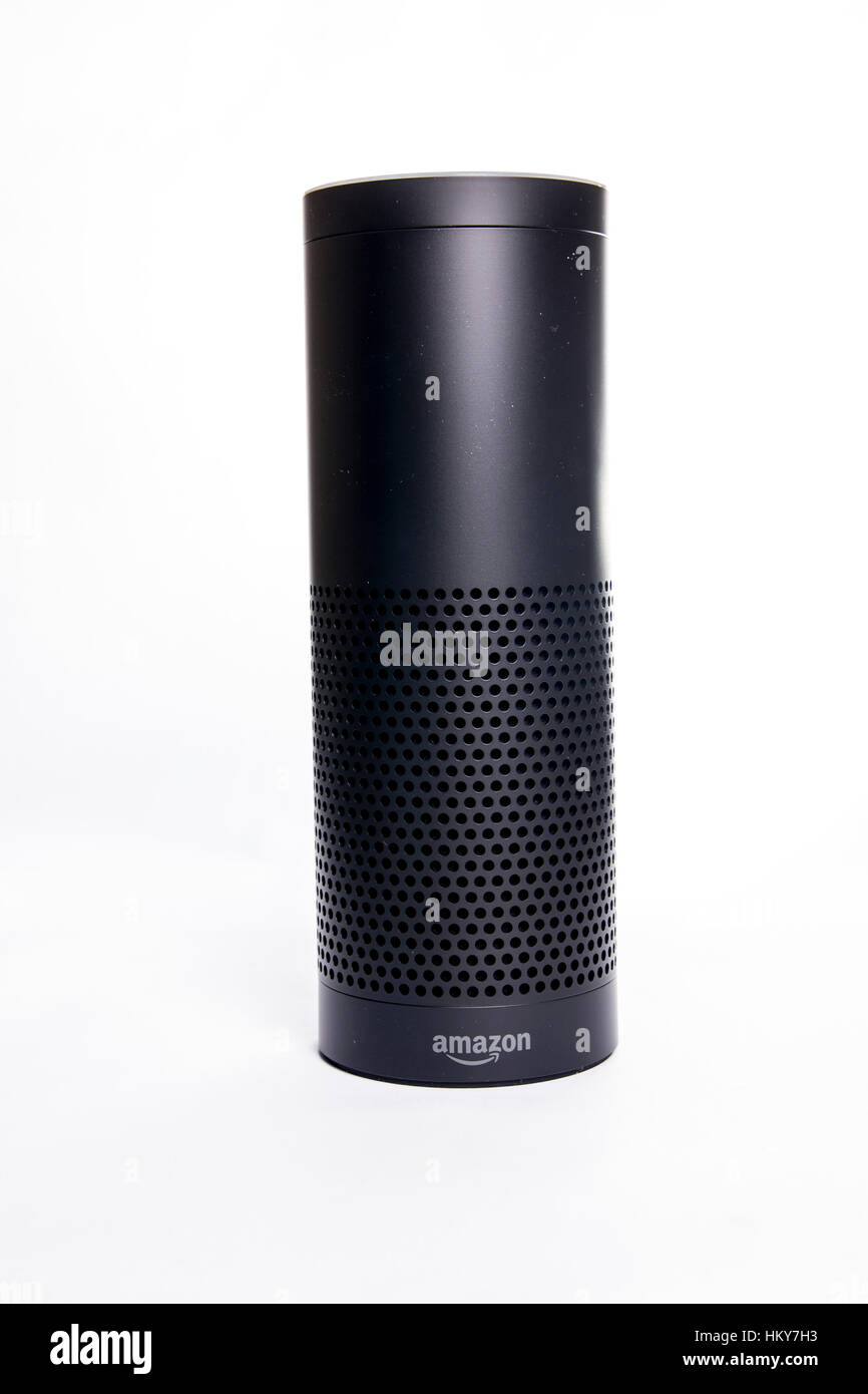 LEEDS, Regno Unito - 5 January 2017 Amazon Echo Alexa assistente intelligente Foto Stock