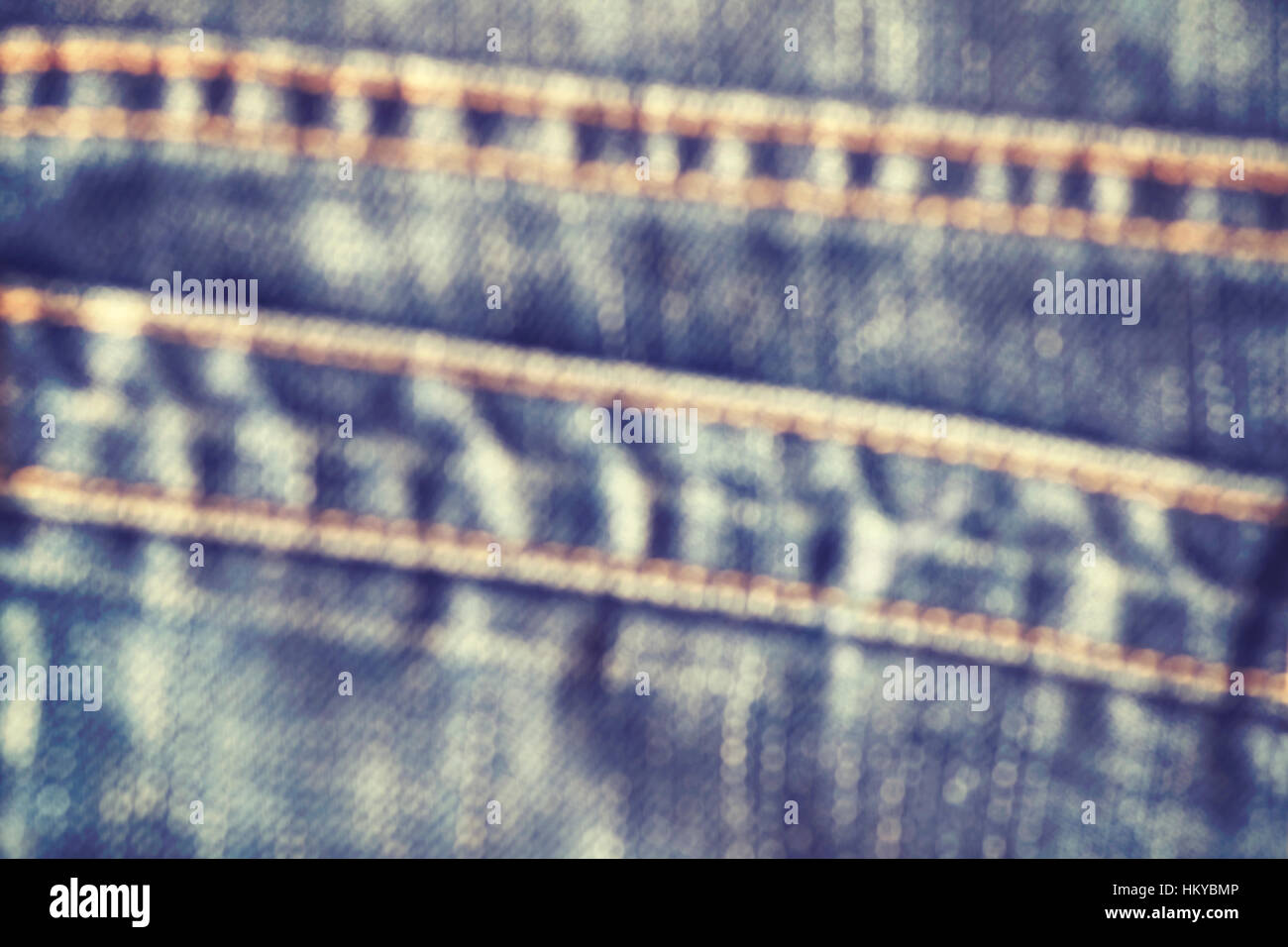 Retrò dai toni di colore sfumato close up foto di blue jeans tessuto, abstract background. Foto Stock