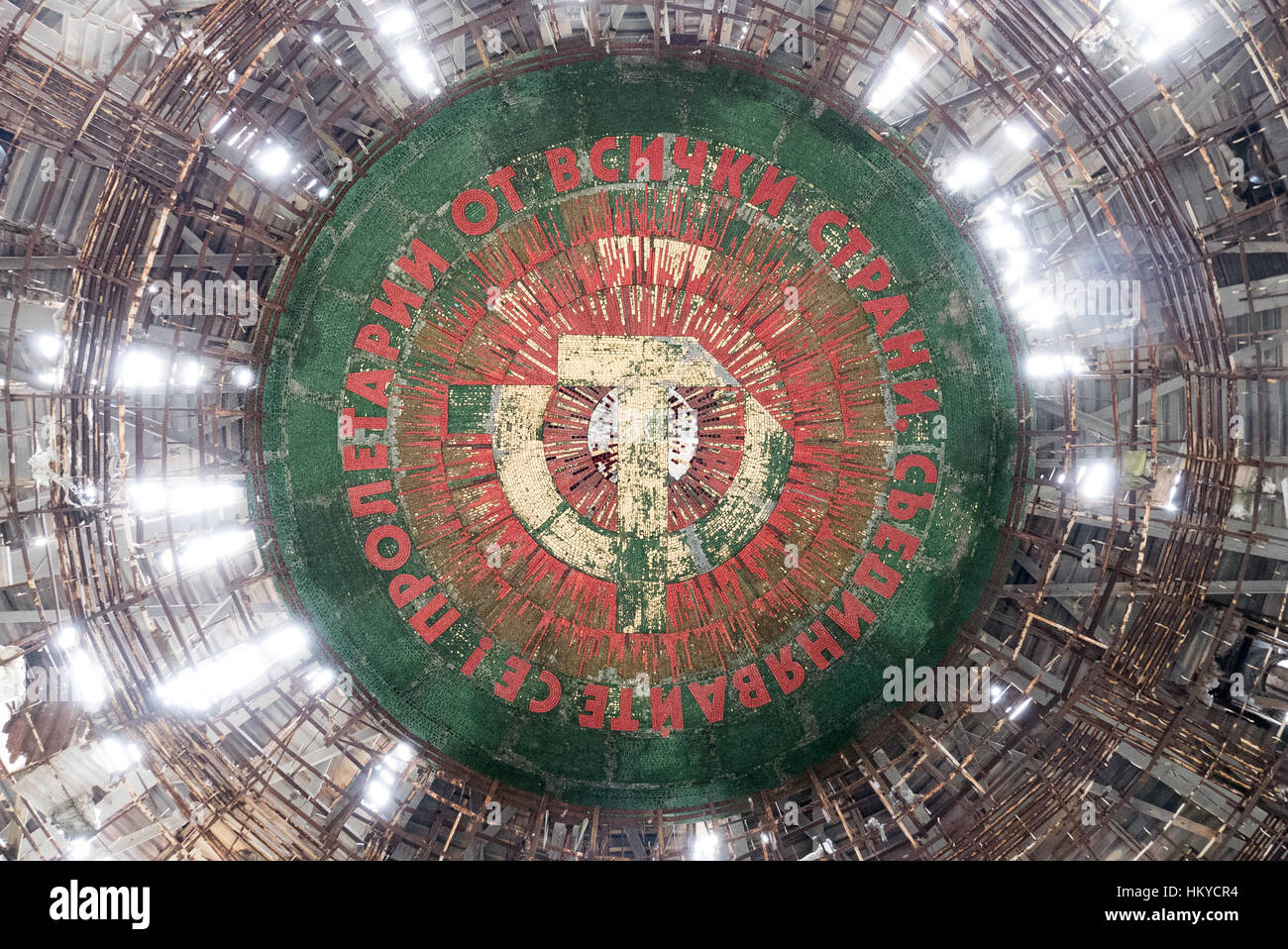 Palazzo Buzludzha in Bulgaria. Antica sede del partito comunista Foto Stock