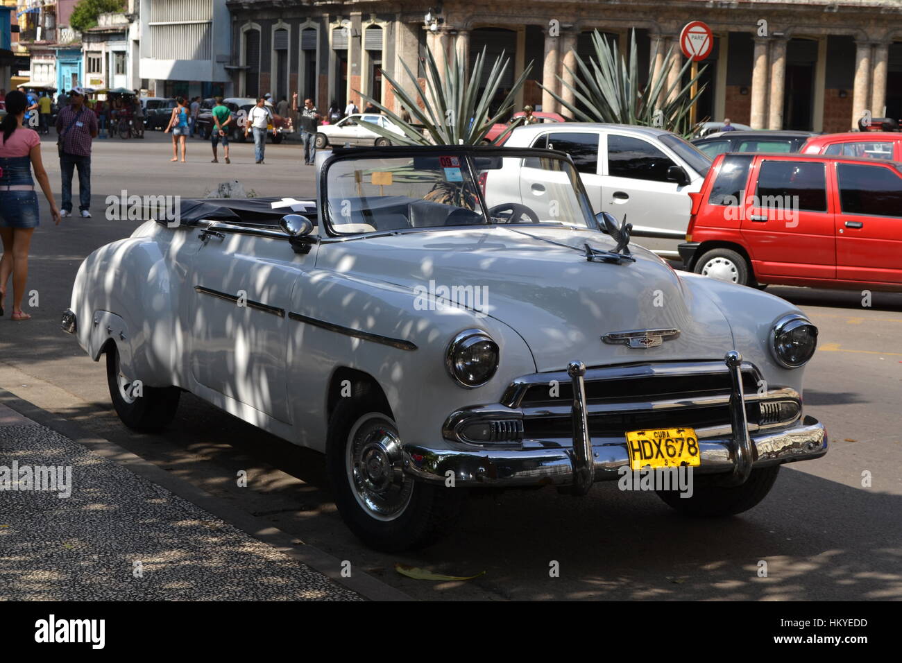 Classic American autovettura convertibile, usato come un taxi a l'Avana, Cuba Foto Stock