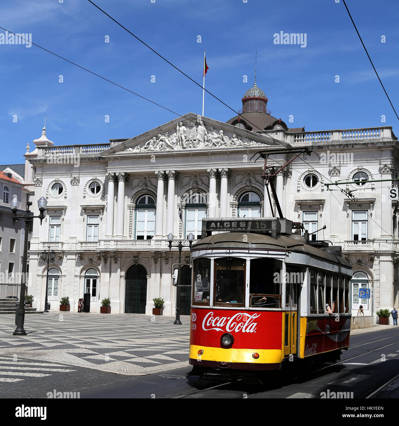 Carrelli di antiquariato a Lisbona, Portogallo. Vintage tram giallo. Foto Stock