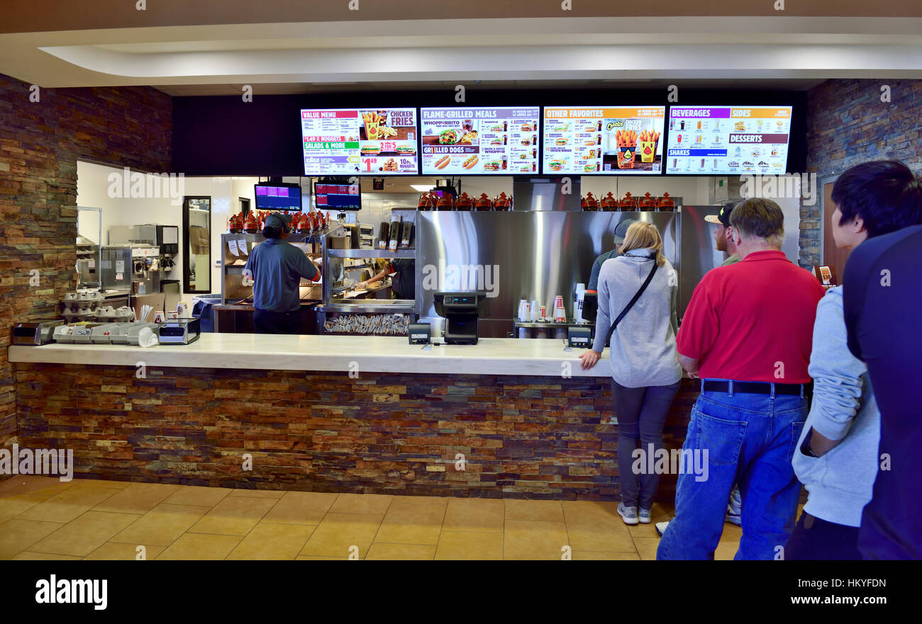 All'interno di Burger King e un ristorante fast food a Gray Mountain Trading Post, Arizona Foto Stock
