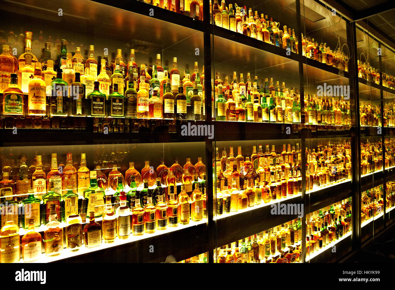 Edimburgo, Scozia - 10 Luglio: Diageo Claive Vidiz raccolta, il più grande di Scotch whisky raccolta nel mondo il 10 luglio 2012 a Edimburgo, Scotl Foto Stock