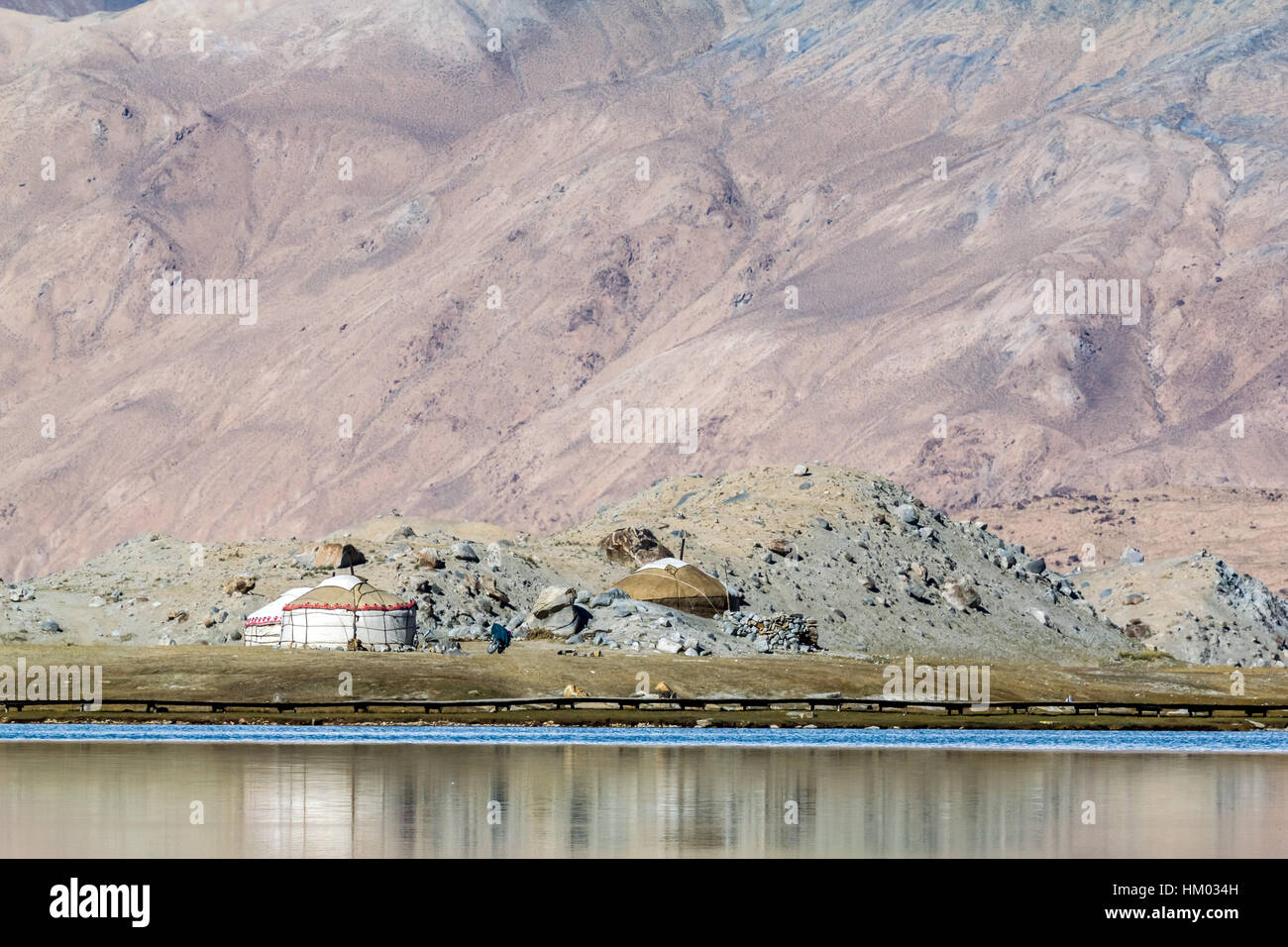 Lago di Karakul in autostrada Karakoram, regione autonoma di Xinjiang, Cina. Foto Stock