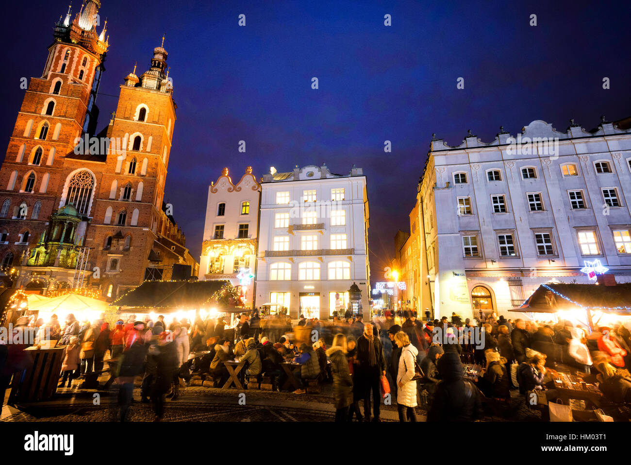 Santa Maria la Basilica di cibo di Natale bancarelle principale Piazza del Mercato di Cracovia Cracovia Polonia Foto Stock