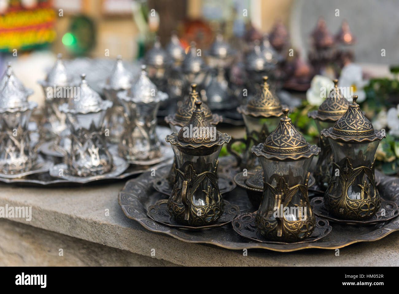 Vintage fatti a mano in rame tazze tè set Foto Stock