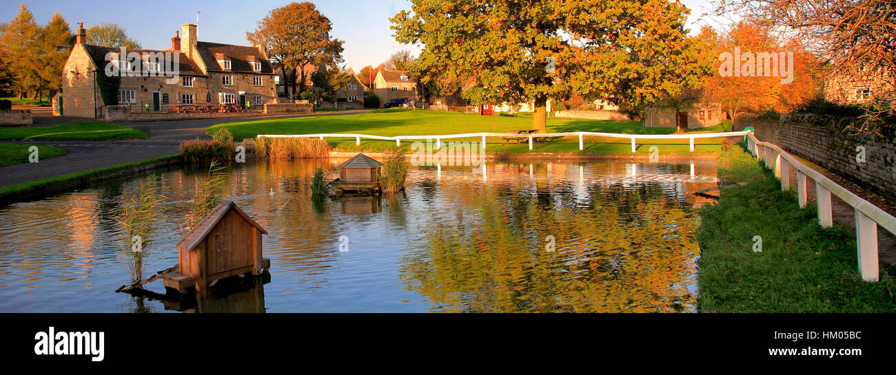 Autunno vista sul villaggio Barrowden, Rutland County, England, Regno Unito Foto Stock