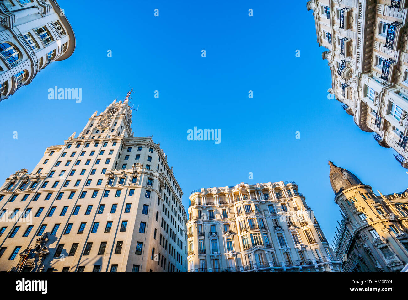 Spagna, Madrid, Centro, Edificio Telefónica e altri decorati sontuosamente grand edificious in Gran Via Foto Stock