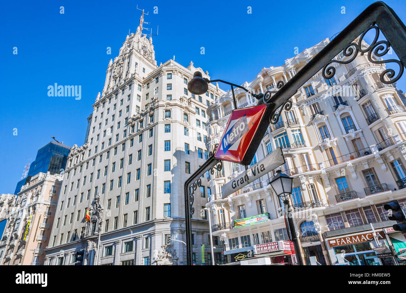 Spagna, Madrid, Centro, Edificio Telefónica e altri decorati sontuosamente grand edificious in Gran Via Foto Stock