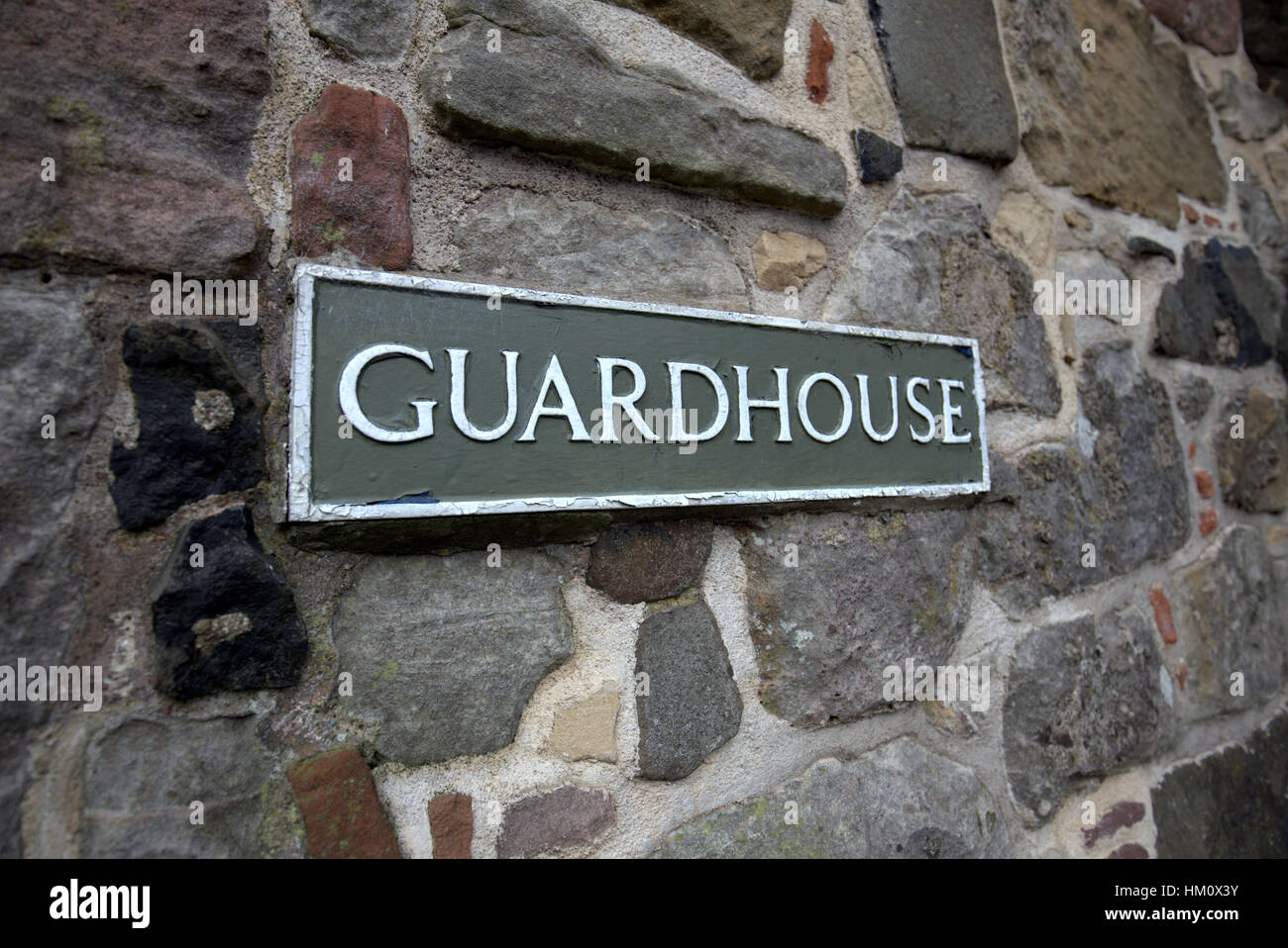 .Guardiola firmare questo xvi secolo castello buildingDumbarton in Scozia. Si affaccia sulla cittadina Scozzese di Dumbarton Foto Stock