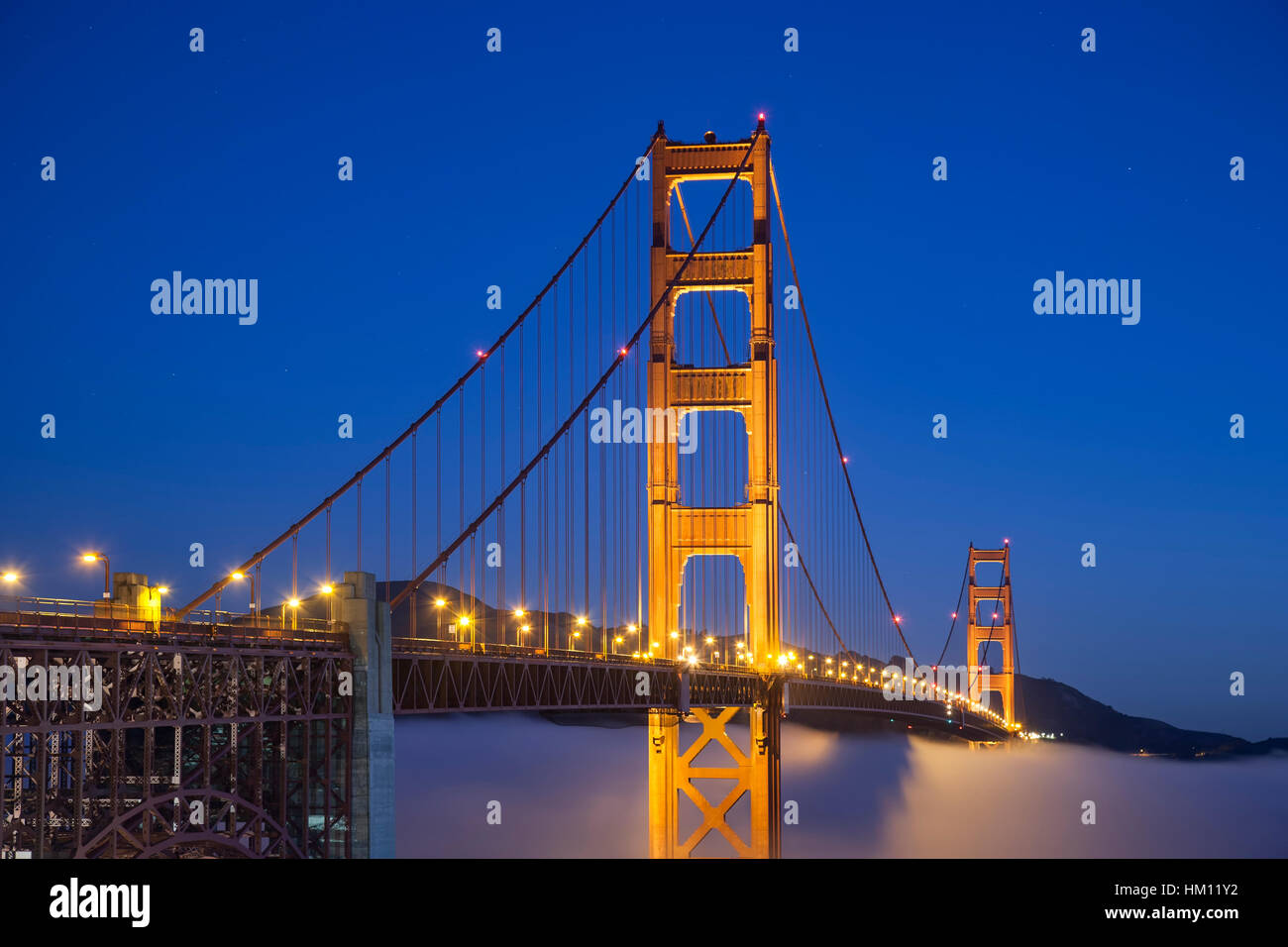 Il Ponte Golden Gate e la nebbia di San Francisco, California USA Foto Stock