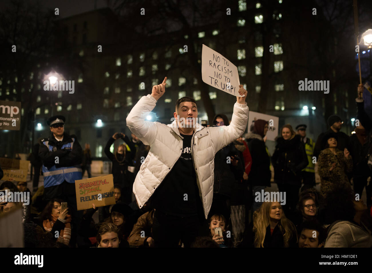 Londra, Regno Unito. 30 gen, 2017. Protester protestando per la demo di emergenza contro Trump's divieto musulmano. Credito: Aimvphotography/Alamy Live News Foto Stock