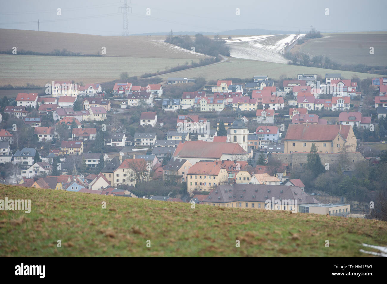 Arnstein, Germania. 31 gennaio, 2017. Una vista della città di Arnstein, Germania, 31 gennaio 2017. Lutto in città sono in attesa per i risultati dell'autopsia dopo la morte di sei adolescenti in una Tettoia da giardino. La causa della morte di 18 e 19 anni rimane poco chiaro. Foto: Timm Schamberger/dpa/Alamy Live News Foto Stock