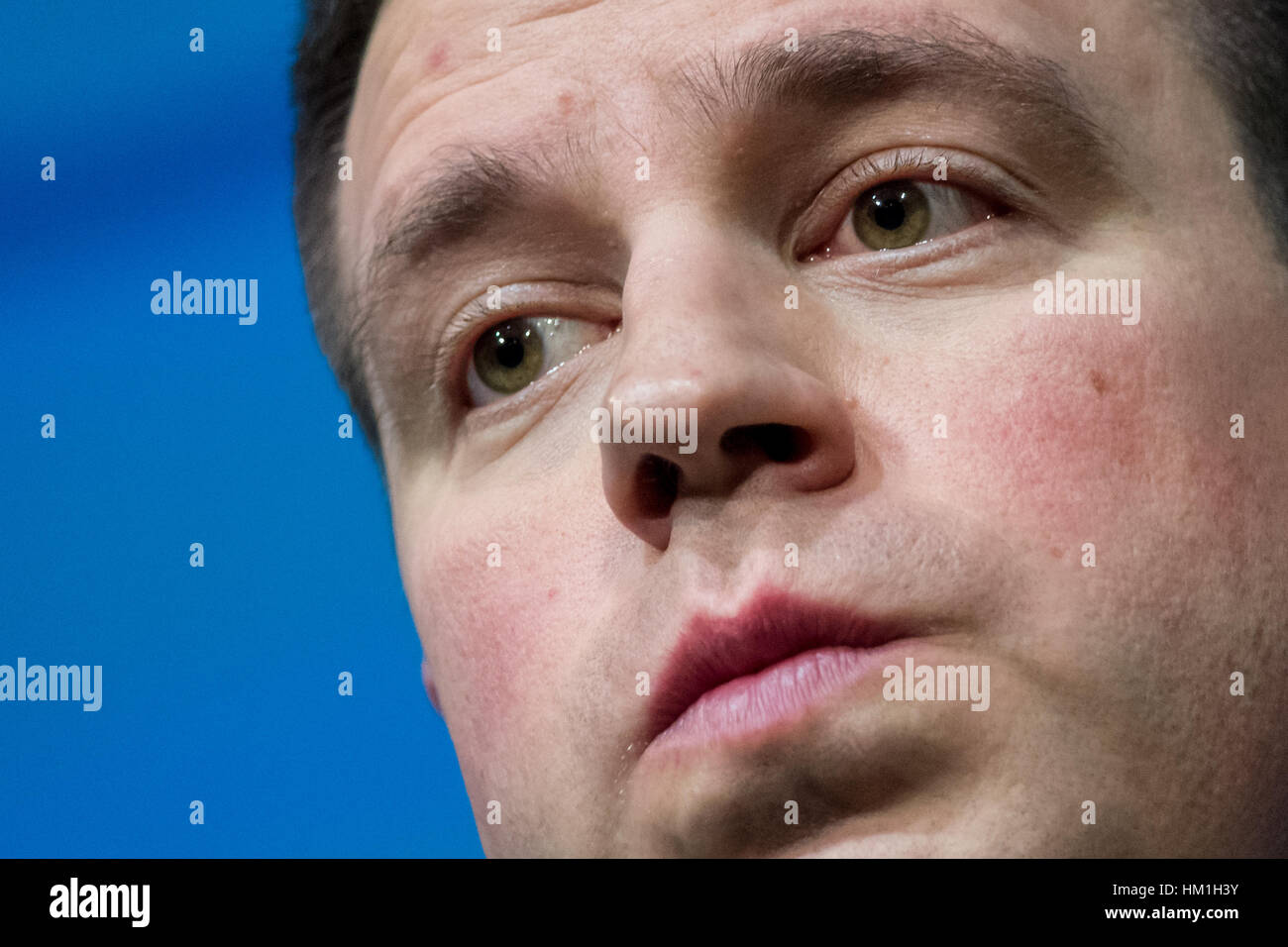 Tallinn, Estonia. 31 gennaio, 2017. Estone di Primo Ministro Juri Ratas guarda su nel corso di una conferenza stampa dopo un incontro con il Primo ministro lituano, Saulius Skvernelis (non mostrato) e lettone Primo Ministro Maris Kucinskis (non mostrato). Oggi a Tallinn i primi ministri dei tre paesi baltici hanno firmato la rampa di accordo del Baltico, che secondo il primo ministro Juri Ratas dovrebbe diventare il fondamento di una più attiva economico e la cooperazione in materia di sicurezza dei tre paesi. Nicolas/Bouvy Alamy Live News Foto Stock