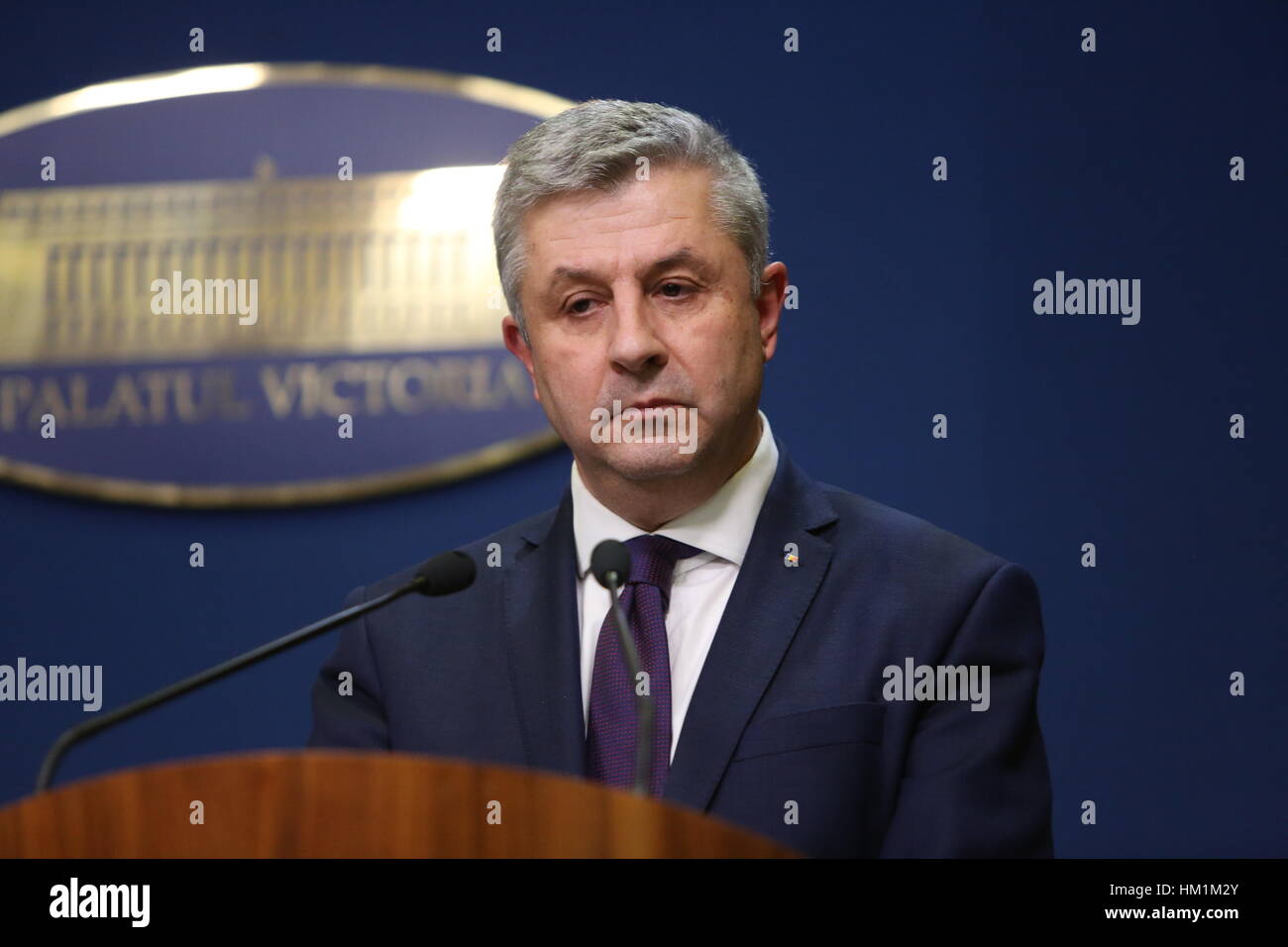 Bucarest, Romania. 31 gennaio, 2017. Ministro della Giustizia rumeno, Florin Iordache, parla nel corso di una conferenza stampa. Credito: Gabriel Petrescu/Alamy Live News Foto Stock