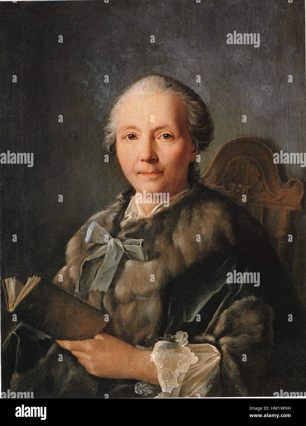 Questo dipinto, attribuito a Ivan Argunov, cattura il raffinato stile ritratto tipico dell'aristocrazia russa nel XVIII secolo. Argunov era noto per la sua abilità nel ritrarre la nobiltà con una particolare attenzione alle espressioni facciali dettagliate e all'abbigliamento accurato. Foto Stock