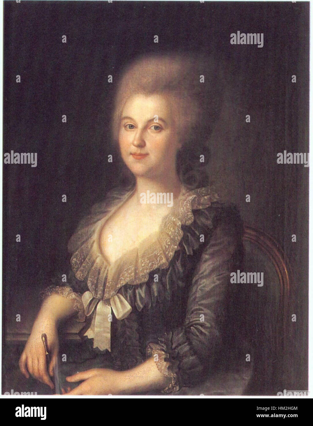 Questo ritratto di Ivan Argunov presenta una dettagliata e raffinata rappresentazione della nobiltà russa nel XVIII secolo. Argunov era noto per la sua abilità magistrale di catturare l'aristocrazia con eleganza e precisione, riflettendo la grandezza della società d'élite russa. Foto Stock