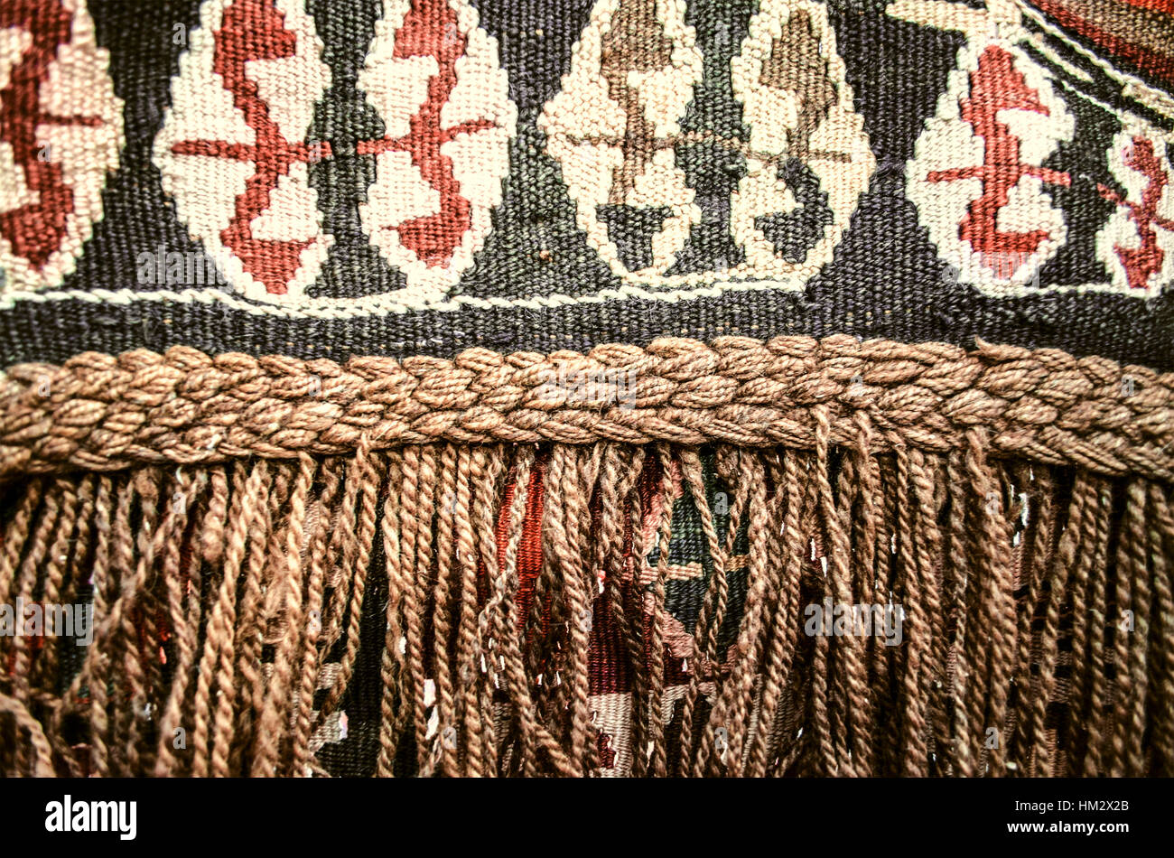 Antico bordo privo di pelucchi e tappeti orientali finito wheaten convessa braid Foto Stock