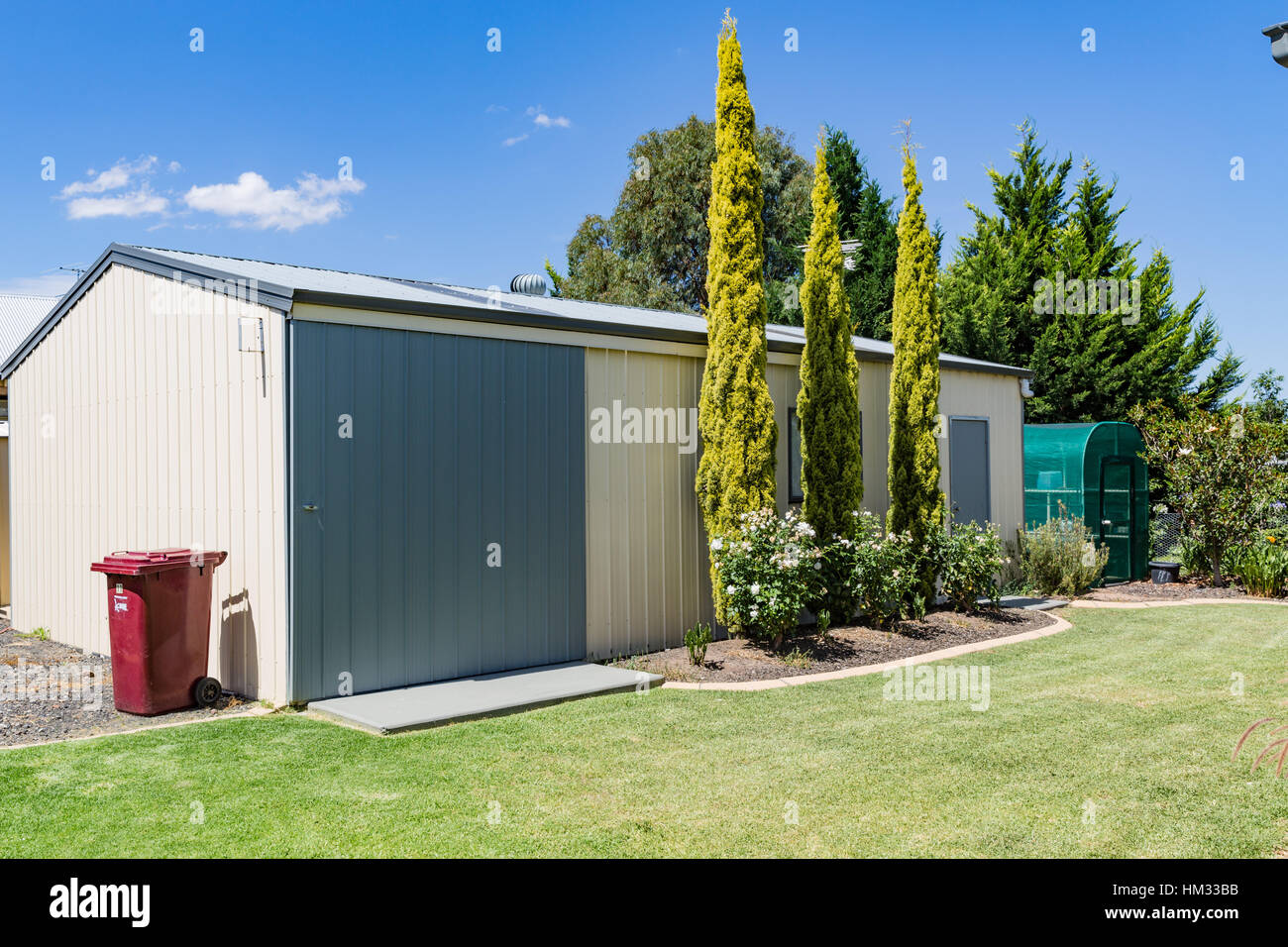 Un grande giardino australiano capannone e shade house Foto Stock