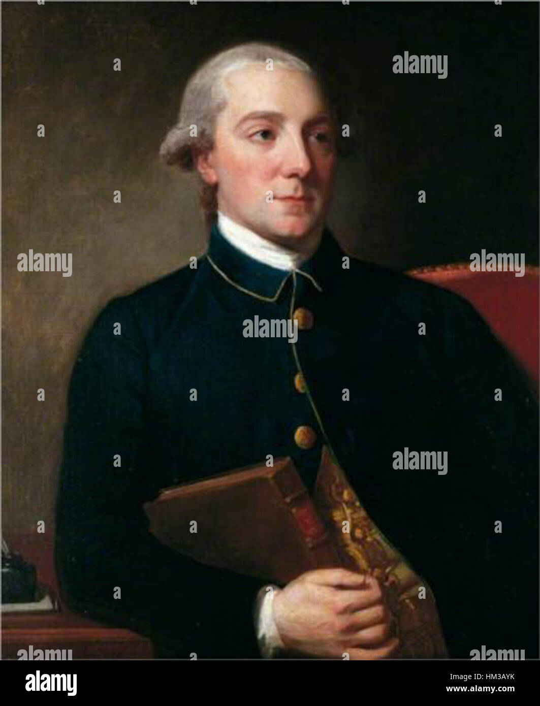 Questo ritratto del 1785 di Harry Peckham di George Romney raffigura il registratore di Chichester. Romney cattura la posizione dignitosa di Peckham e l'abbigliamento formale del periodo, evidenziando il suo status nel sistema giuridico britannico. Il dipinto è un eccellente esempio di ritrattistica inglese del XVIII secolo, che illustra sia attributi personali che professionali. Foto Stock